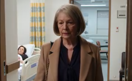 Jeg kjørte 15 timer bare for å være der under fødselen av barnebarnet mitt. Men ved sykehusinngangen stoppet sønnen min meg og sa: «Mamma? Hva gjør du her? Kona mi sa at hun ikke vil ha deg her. Hun vil bare ha nærmeste familie rundt seg.” Jeg var knust, men jeg respekterte likevel avgjørelsen deres og dro stille. Fire dager senere ringte sykehuset meg og sa: «Frue, leveringsregningen er 10 300 dollar. Hvordan vil du håndtere betalingen?” Jeg tok et dypt pust og ga det eneste svaret jeg følte var rettferdig. – Nyheter