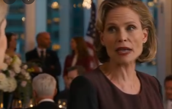 Min bestefar var en tidligere Navy SEAL som bodde stille i en liten by i Ohio, men etter at familien min forlot ham i hans siste dager og jeg var den eneste som sto igjen i begravelsen, beholdt jeg den gamle ringen hans — helt til en general så den under en formell militær seremoni, ble blek på stedet og stilte et spørsmål som gjorde meg nummen