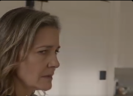 Den dagen jeg sluttet å betale regningene til barna mine, forsvant de fra livet mitt som om de aldri hadde hatt en mor. Tre måneder med stillhet, bursdagen min og Thanksgiving gikk uten en eneste melding, men de behandlet fortsatt huset mitt som nesten én million dollar som «delen som skulle bli deres». Så hørte jeg en setning i matbutikken, og jeg satte stille opp et trekk som fikk dem til å få panikk. – Nyheter