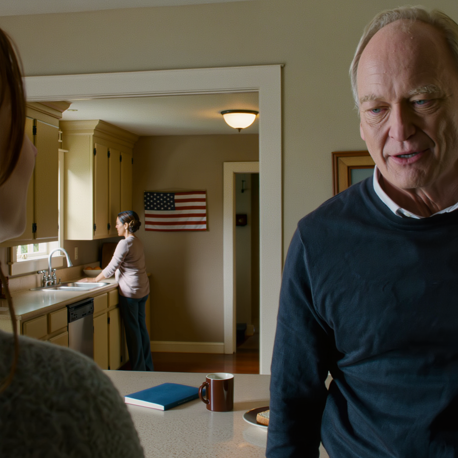 Kolmen vuoden ajan vanhempani soittelivat pilatakseen kaikki työpaikkani ja leimasivat minut “rikosrekisteriin”; kahdeksan kuukautta turvakodissa isä viestitteli: “Tule kotiin ja pyydä anteeksi, ehkä lopetan”… sitten nainen toi isoäitini salkun –