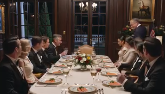 Mens 23 gjester så kjæresten min sin far kalle meg «gutter trash», smilte han, og trodde han hadde vunnet. Han visste ikke at jeg ikke bare var sønnens kjæreste… – Nyheter