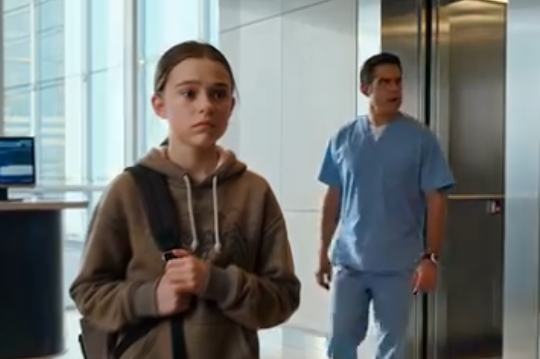 Morgenen gikk en jente i en hettegenser fra en bruktbutikk inn på et sykehus i Boston og fikk en millionærkirurg til å huske den lille bykvinnen han en gang elsket – Nyheter