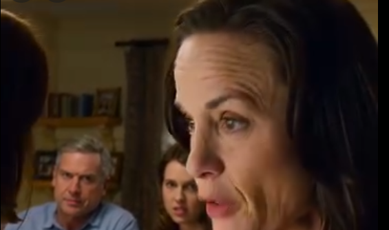 Moren min ga meg 28 000 dong (som ikke ble refundert) til lillesøsteren min—hun sa: «Et voksent barn må kunne ofre seg»—jeg protesterte ikke, jeg trakk meg bare stille fra alt… og ved daggry ropte moren min, hulkende: «Isla, hvor er du?!» – Nyheter