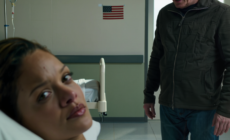 ”Tämä talo ei ruoki ihmisiä, jotka vain makaavat siinä!” isäpuoleni huusi päin naamaa, kun en ollut edes päässyt yli kolmatta päivää hätäleikkauksen jälkeen; olin tuskin ehtinyt sanoa, etten voisi vielä palata töihin, kun hänen keilailukehänsä välähti, äitini jähmettyi, hoitajia ryntäsi sisään käytävän päästä, ja poliisin saapuessa mies, joka oli juuri haukkunut kuin kuningas omassa talossaan, ei pystynyt edes pidättelemään ilmettään.