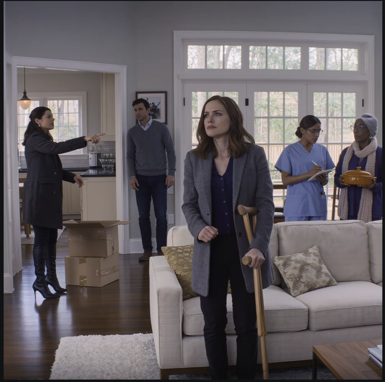 ”Etsi muu paikka, jossa kuolla.” Siskoni sanoi sen kolme päivää vanhempiemme hautajaisten jälkeen seisten oviaukossa muuttolaatikoiden kanssa, kun minä pidin itseäni pystyssä kepin avulla talossa, jonka suojelemisessa olin ollut mukana kaksi vuotta. Mutta kun löysin isäni käsin kirjoittaman viestin vanhan asianajajan käyntikortin kääntöpuolelta, tajusin, ettei hän yrittänyt haudata minua heidän kanssaan. Hän yritti vain sanoa minulle jotain. – Uutiset