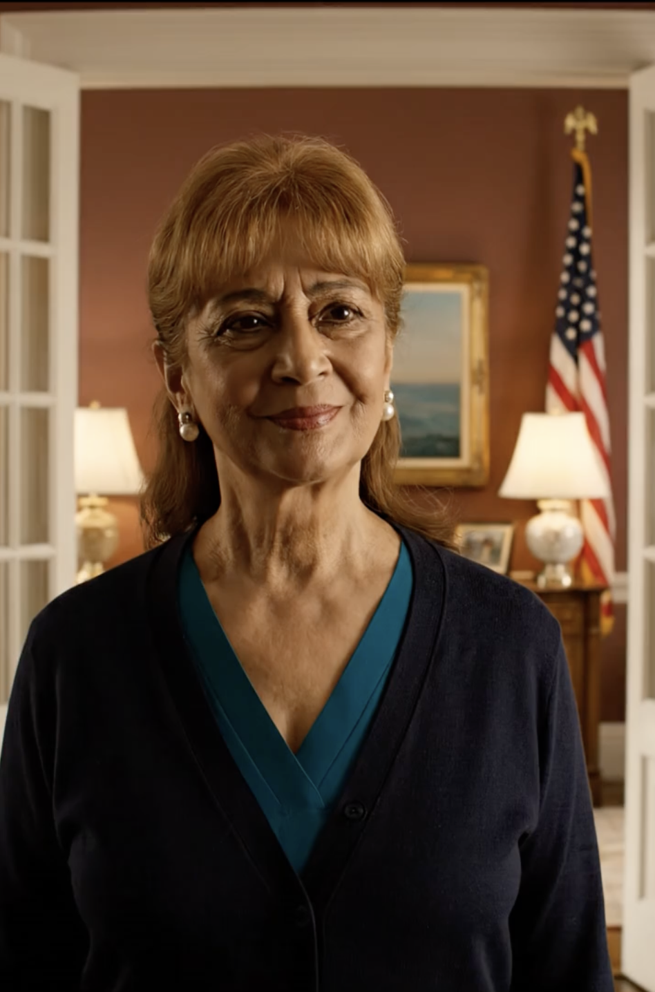 Mój syn zarezerwował stolik w drogiej restauracji na Dzień Matki, a ja spędziłem cały dzień przygotowując się myśląc, że to dla mnie, ale tego popołudnia jego teściowa weszła ubrana w formalną sukienkę i powiedziała: “Zięć, jestem gotowy na obiad!”, spojrzał na mnie z półuśmiechem i powiedział: “Mamo… myślałaś, że to dla ciebie?”, nie kłóciłem się, ale o północy mój telefon nie przestawał dzwonić, a on powiedział: “Mamo, moja karta została zablokowana, potrzebuję teraz 15 000 dolarów”, a po tym, co odpowiedziałem… całkowicie spanikował.