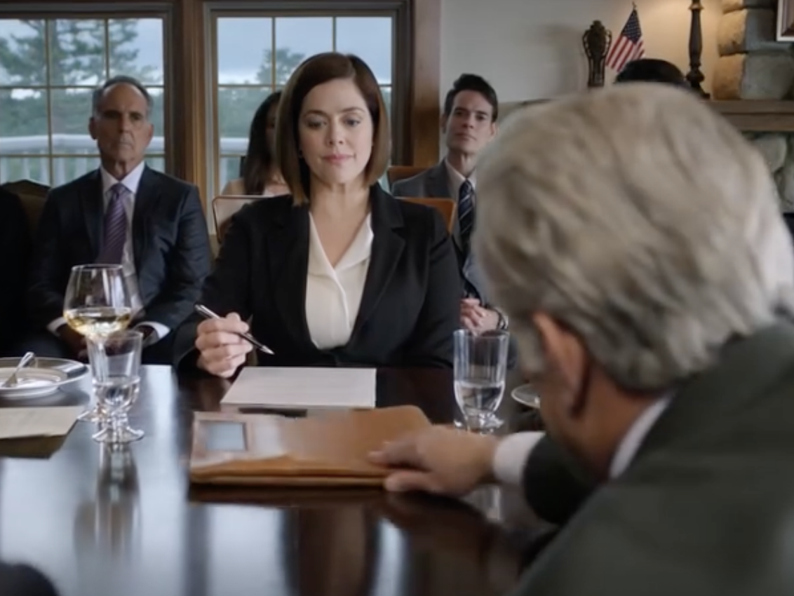 Kiedy miałem 18 lat, tata powiedział, że nie jestem wart zachodu – i moja siostra zajęła mój pokój, zanim skończyłem się pakować. Dwanaście lat później znalazł mnie w internecie i napisał do mnie… a moja odpowiedź zostawiła go trzęsącego się w samochodzie.