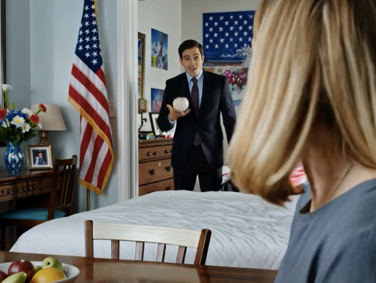 Mój mąż ignorował moje telefony przez cały dzień. Wrócił do domu prawie o północy, uśmiechając się, jakby nic się nie stało. Potem powiedział, że przespał się ze swoją szefową i nie żałuje. Nic nie powiedziałam, po prostu spokojnie dokończyłam kolację. Następnego ranka, kiedy obudził się z oczekiwaniem na śniadanie i kawę, dostał coś innego, co położyło kres wszystkiemu.