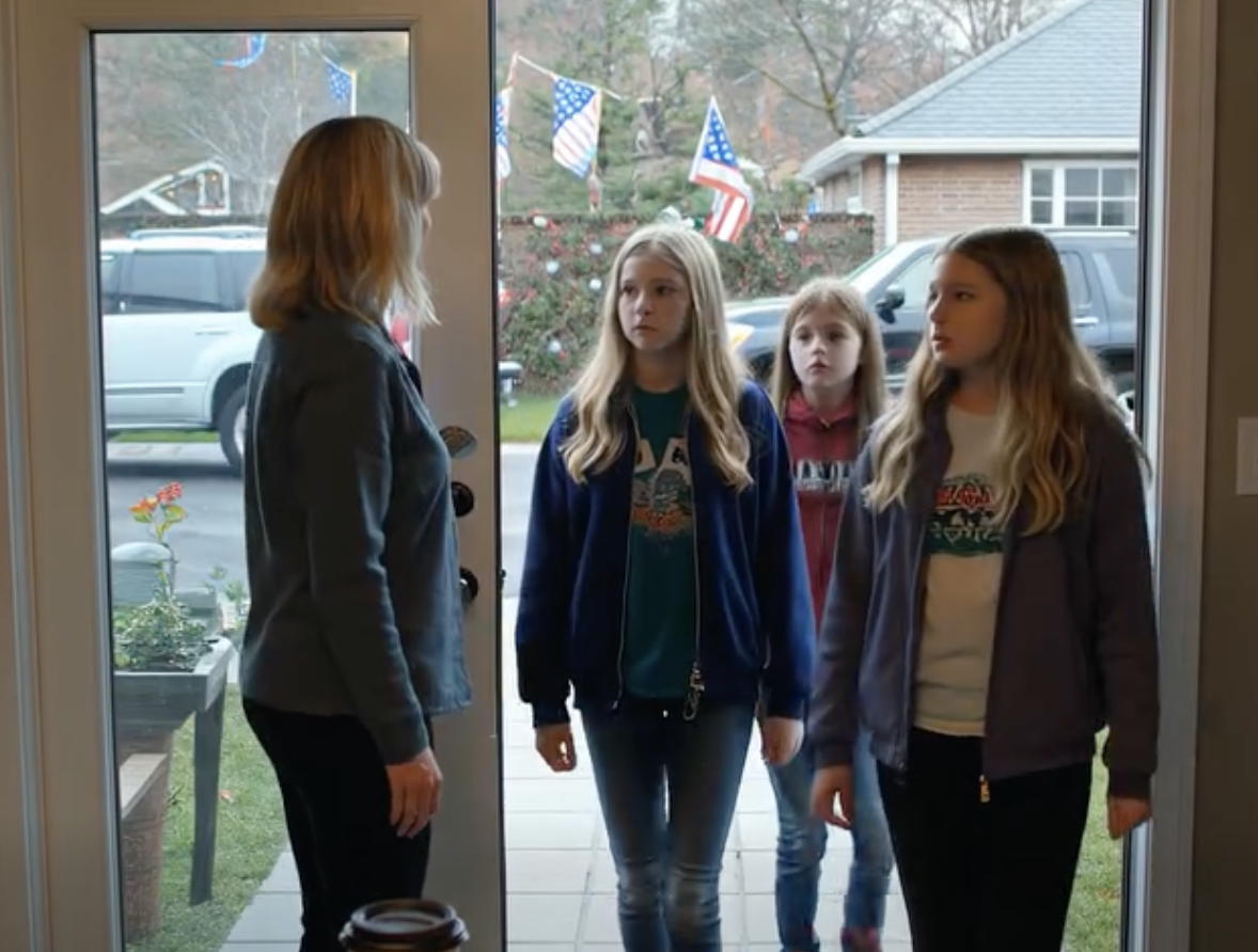 Moje dziesięć córek zostawiło mnie samą w Wigilię. Powiedziały: „Mamo, mamy swoje życie. Przestań się wtrącać”. Rano zdały sobie sprawę, że wsparcie finansowe, które po cichu zapewniałam im przez lata, ustało, a domy, o których tak bardzo były przekonane, że będą ich, zostały wystawione na sprzedaż. Na moim telefonie było 76 nieodebranych połączeń.