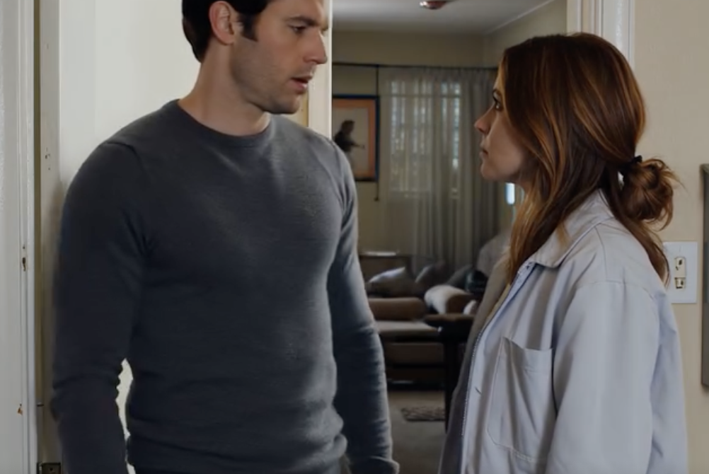 Mój sąsiad zapukał o 5 rano: „Nie idź dziś do pracy. Po prostu mi zaufaj”. Zapytałem dlaczego. Wyglądał na przerażonego i powiedział: „Do południa zrozumiesz”. O 11:30 DOSTAŁEM TELEFON Z POLICJI…