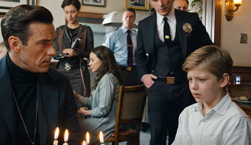 Juhlimme poikani 10-vuotissyntymäpäivää ravintolassa. Vaimoni pyysi anteeksi ja meni vessaan. Poikani tarttui yhtäkkiä käteeni. “Isä, meidän täytyy mennä. Nyt. Jätä äiti tänne.” Kysyin: “Mitä? Miksi?” Hän katsoi minua kyynelten virratessa. “Luota minuun. Jos jäämme… Jotain kamalaa tapahtuu.” JUURI SITTEN TAKANANI KUULIN… – Uutiset