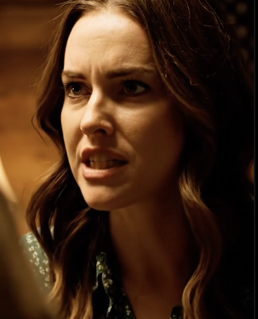 „Koniec z tym pasożytowaniem dzisiaj” – oznajmił mój mąż zaraz po awansie, ogłaszając, że od teraz będziemy mieli oddzielne konta bankowe. Zgodziłam się. A potem, w niedzielę, jego siostra przyszła na obiad, spojrzała na stół, spojrzała na mnie i powiedziała: „Czas najwyższy, żeby przestał”.