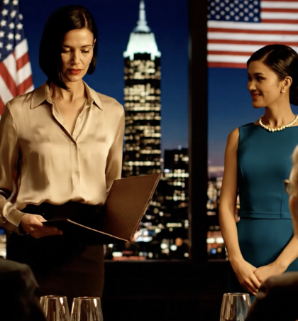 Przekazali mi 3450 dolarów na urodziny mojej siostry… Mama uniosła kieliszek: „To córka, z której jestem dumna”. Potem kelner położył przede mną paragon z kwotą 3450 dolarów, jakby to była najnaturalniejsza rzecz na świecie. Moja siostra tylko się uśmiechała, podczas gdy wszyscy czekali. Wstałem i odsunąłem go…