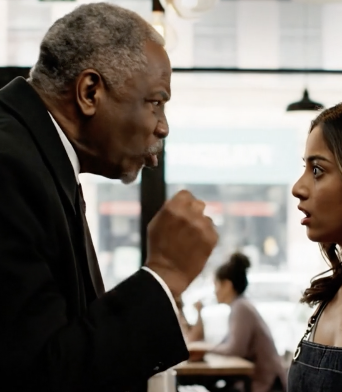 Moja siostra zaszła w ciążę z moim mężem, gdy mieszkaliśmy razem, i teraz chce, żebym się wyprowadziła, żeby mogli założyć rodzinę, ale czuje się oszukana, bo mój mąż nie ma niczego.