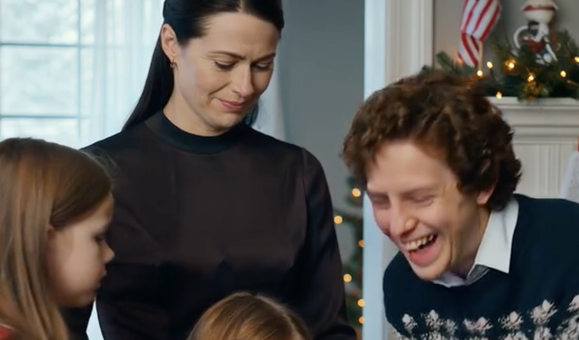 Mam na imię Natalie. Podczas kolacji wigilijnej w Columbus w stanie Ohio moja siostra uznała, że ​​córka kłamie. Mama przygotowała pyszne dania, zapalone świece cynamonowe, aranżacja wnętrza sugerowała, że ​​w tym domu nic złego się nie dzieje.