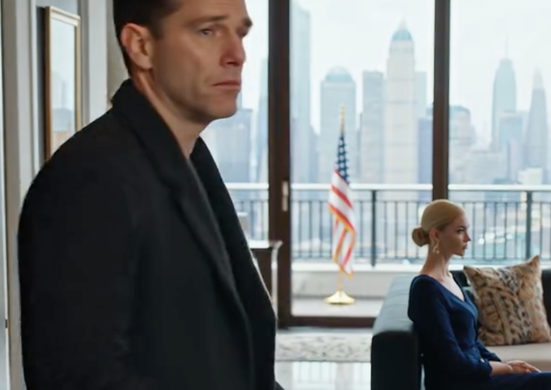 Moja żona zginęła nagle w wypadku. Kilka dni później notariusz wręczył mi klucze do luksusowego apartamentu, mówiąc: „teraz jest na twoje nazwisko”. Za jej życia kategorycznie zabroniła mi pytać o jej „podróże służbowe”. Planowałem go sprzedać, ale zanim to zrobiłem, postanowiłem ją odwiedzić. Kiedy otworzyłem drzwi, zamarłem z szoku, bo siedzenie w salonie było…