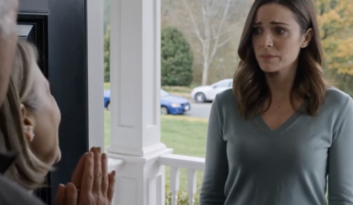 „Potrzebujemy twojego syna” – powiedział mój ojciec na ganku domu, który zbudowałam po tym, jak wyrzucił mnie z domu, gdy byłam w ciąży, gdy miałam szesnaście lat – i nagle ci sami rodzice, którzy podpisali papiery wymazujące mnie z rodziny, wrócili uśmiechnięci, trzymając pusty czek, błagając o wnuka, którego już obiecali dwustu gościom… nie zdając sobie sprawy, że prawda czekająca w moim domu miała wszystko zniszczyć”.