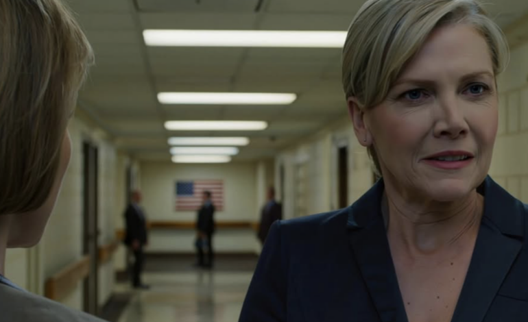 Moja matka zostawiła wiadomość głosową, która brzmiała jak werdykt: „Jesteś odcięty od tej rodziny. Nie kontaktuj się z nami więcej. Ta rodzina pójdzie naprzód bez ciebie”. Odpowiedziałem jednym słowem – „Dobrze” – po czym usunąłem się z wszystkich plików, z których korzystali, żeby sprzedać stary dom, kupić dom szeregowy nad jeziorem i zorganizować sobie „nowy początek”; niecałe dwa dni później mój telefon był pełen 58 nieodebranych połączeń, a potem pojawiła się wiadomość od ich prawnika.