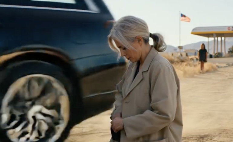 Po pogrzebie męża córka wypchnęła mnie na pustynię i zamknęła drzwi samochodu. Rzuciła mi pięćdziesiąt dolarów w twarz i powiedziała: „Tata odszedł. Ty też powinieneś odejść. Zostaw wszystko mnie”. Po czym odjechała. Ale nie wiedziała, że ​​jestem gotowy. Sięgnąłem do kieszeni płaszcza i wyciągnąłem coś…