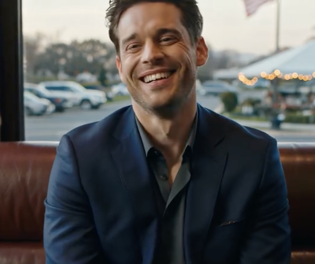 Moja niewierna była napisała mi SMS-a: „Potrzebujemy cię na naszym ślubie, żeby zamknąć ten rozdział”. Trzy lata po tym, jak przyłapałem ją z moim najlepszym przyjacielem, dałem im coś lepszego i patrzyłem, jak ich życie się rozpada.