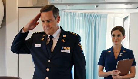 Kälyni vaihtoi paikkaani portilla – sitten vanhempi kenraali käveli käytävää pitkin ja sanoi: “Rouva.”