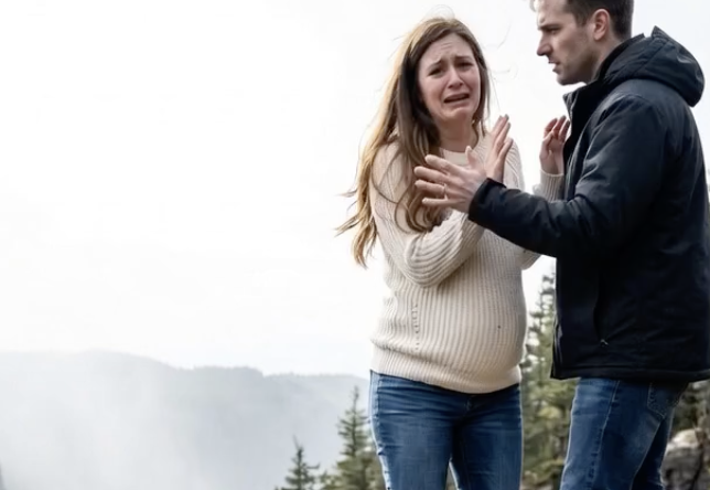 Byłam w siódmym miesiącu ciąży, kiedy mój mąż uśmiechnął się do mnie delikatnie, położył dłoń na moim ramieniu i wyszeptał: „Zaufaj mi”. Uderzenie serca później spadałam w przepaść. Gdy moje palce rozpaczliwie drapały ostre skały, usłyszałam słowa, które miały zniszczyć mój świat: „Teraz wszystko jest moje”. Ale popełnił fatalny błąd – nigdy nie sprawdził, czy rzeczywiście nie żyję. A w chwili, gdy nieznajomy usłyszał mój krzyk, moja historia przestała być tylko historią o zdradzie… i zaczęła przekształcać się w coś o wiele bardziej niebezpiecznego.