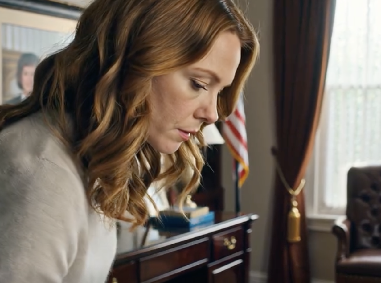 Przez dziewięć lat mój mąż prowadził sekretne życie za zamkniętymi drzwiami swojego biura – aż w końcu zasunęłam zasłony, znalazłam klucz i zdałam sobie sprawę, że miał on na myśli coś więcej niż tylko odejście ode mnie…