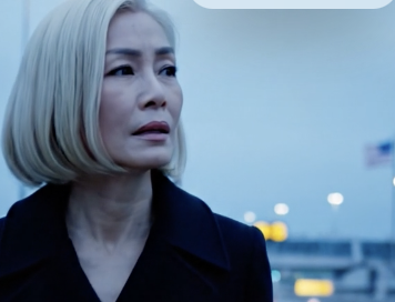 On pojawił się pierwszy, z głębokimi cieniami pod oczami. Za nim szła Tiffany, wersja, jakiej nigdy wcześniej nie widziałam. Bez makijażu, w pogniecionych ubraniach, z oczami opuchniętymi od płaczu. Potem reszta rodziny. Alejandro, surowy i majestatyczny. Valyria z teczką dokumentów. Marco i Evelyn z twarzami wyrytymi w grymasie rozczarowania.