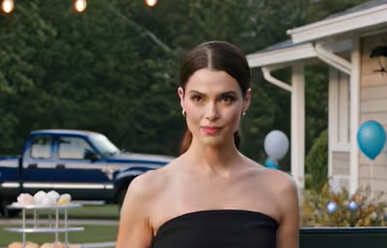 Siskoni syntymäpäivänä hän pyysi minua astumaan ulos. Äiti hymyili jatkuvasti. Isä katsoi alas. En väittänyt vastaan. Auringonnousulla olin allekirjoittamassa Malibun kodin kauppakirjaa – kokonaan maksettu. – Uutiset