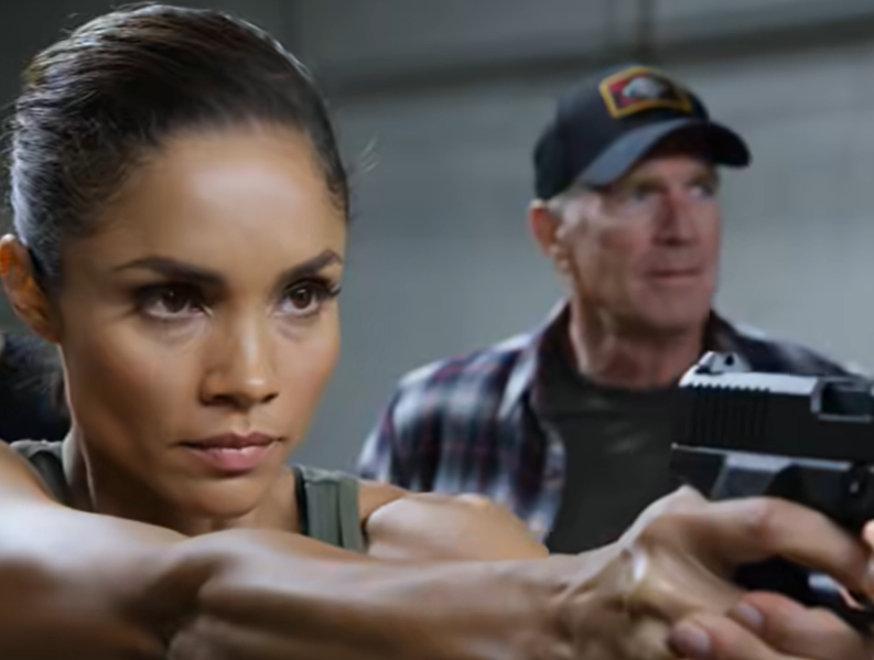 Veljeni vei minut lannolle vain nöyryyttääkseen minua kavereidensa edessä – ”Yritä vain lyödä lehteä, sisko. Tämä ei ole tytöille” – mutta heti kun omistaja näki, mitä tapahtui, hän pysäytti koko jonon, käveli suoraan veljeni ohi kuin tätä ei olisi ollut olemassakaan, ja katsoi minua ilmeellä, joka sai kaikki omahyväiset vitsit siinä tilassa kuolemaan