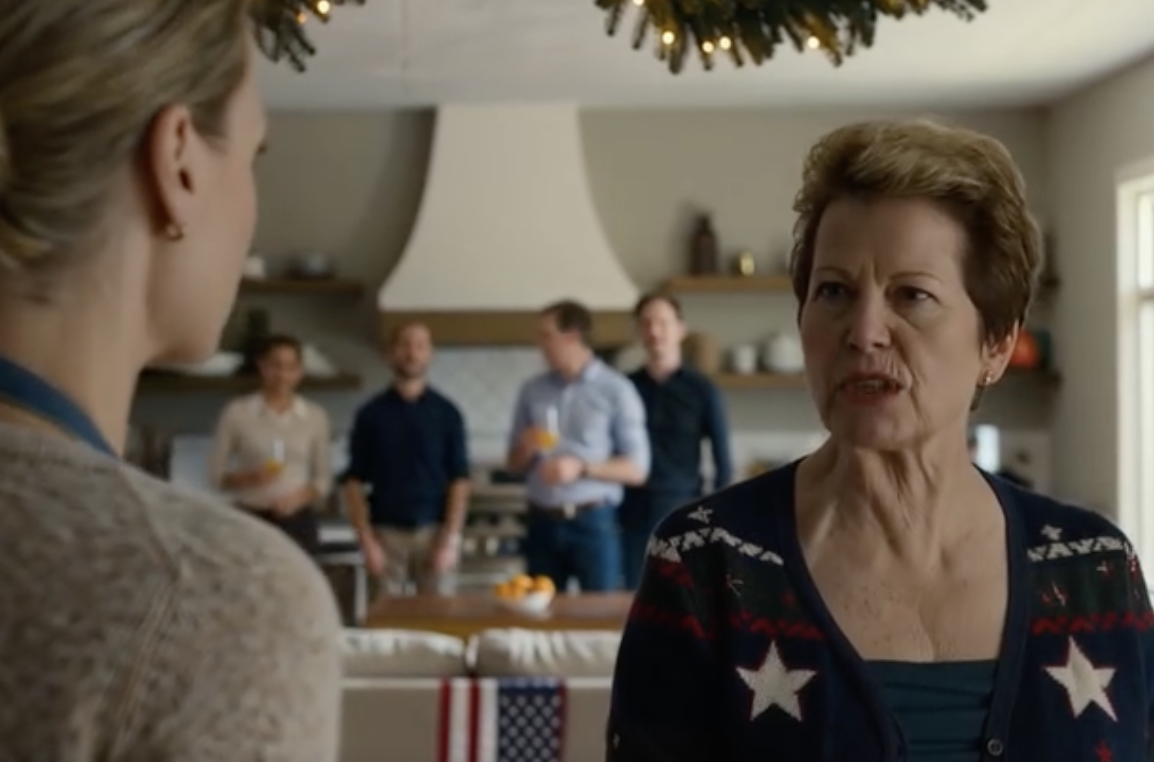 Tuż przed świętami Bożego Narodzenia mama uśmiechnęła się krzywo: „Przyjeżdżają znajomi twojej siostry, tylko 25 osób, ty zajmiesz się gotowaniem, sprzątaniem i organizacją przyjęć”. Uśmiechnęłam się tylko i zarezerwowałam lot do Miami na ten wieczór; a kiedy drzwi otworzyły się i zobaczyłam pustą kuchnię, to nie to sprawiło, że cała rodzina zamarła.