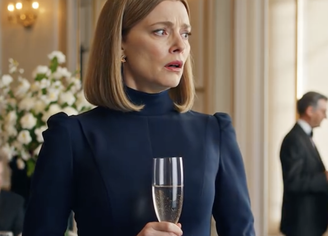 Noc, w którą moja matka uśmiechnęła się przez salę balową i po cichu wysłała mojego brata, żeby wymienił zamki w moim mieszkaniu, w końcu zrozumiałam, jaką córką zawsze mnie oczekiwali