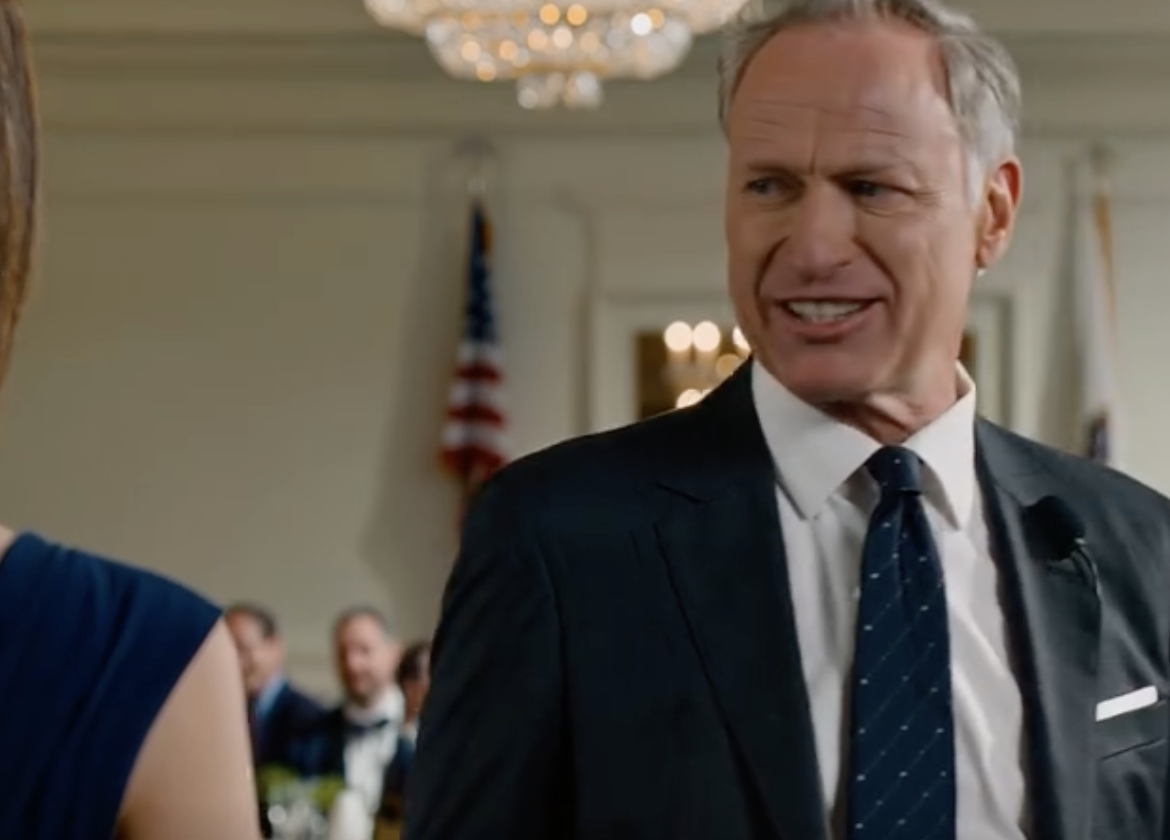 Przez 8 lat płaciłam 2400 dolarów miesięcznie za mieszkanie w piwnicy u rodziców, ponieważ twierdzili, że to „uczciwa stawka rynkowa” i że wciąż mają problemy ze spłatą kredytu hipotecznego — aż do momentu, gdy nasz sąsiad spojrzał na mnie zszokowany i wykrzyknął: „Zaraz, ten dom został spłacony już dawno temu, prawda?”. Tego wieczoru zadzwoniłam do biegłego księgowego…