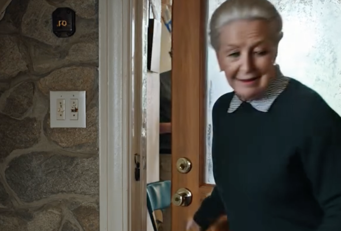 Moje troje dzieci zostawiło mnie w piwnicy na całe dnie… podczas gdy one poszły na górę, jakby nic się nie stało. Myślałam, że to koniec – aż do niespodziewanego „cudu” i wszystko się zmieniło.