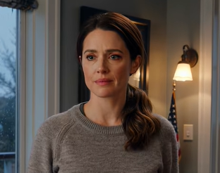 Illallisella äitini sanoi siskolleni: “Söi kyllä ​​kaiken.” Laskin haarukkani alas ja sanoin: “Sitten hän voi alkaa maksaa vuokraa.” Isäni pysähtyi ja kysyi: “Vuokra? Mikä vuokra?” – Uutiset