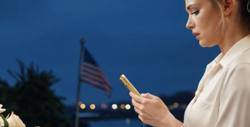 Tej nocy, kiedy mama powiedziała mi, że ślub mojej siostry już się skończył, stałam w kuchni w Charleston otoczona różami i szampanem, wypowiedziałam jedno krótkie słowo do pustego pomieszczenia i w końcu zrozumiałam, co tak naprawdę widziała moja rodzina, patrząc na mnie