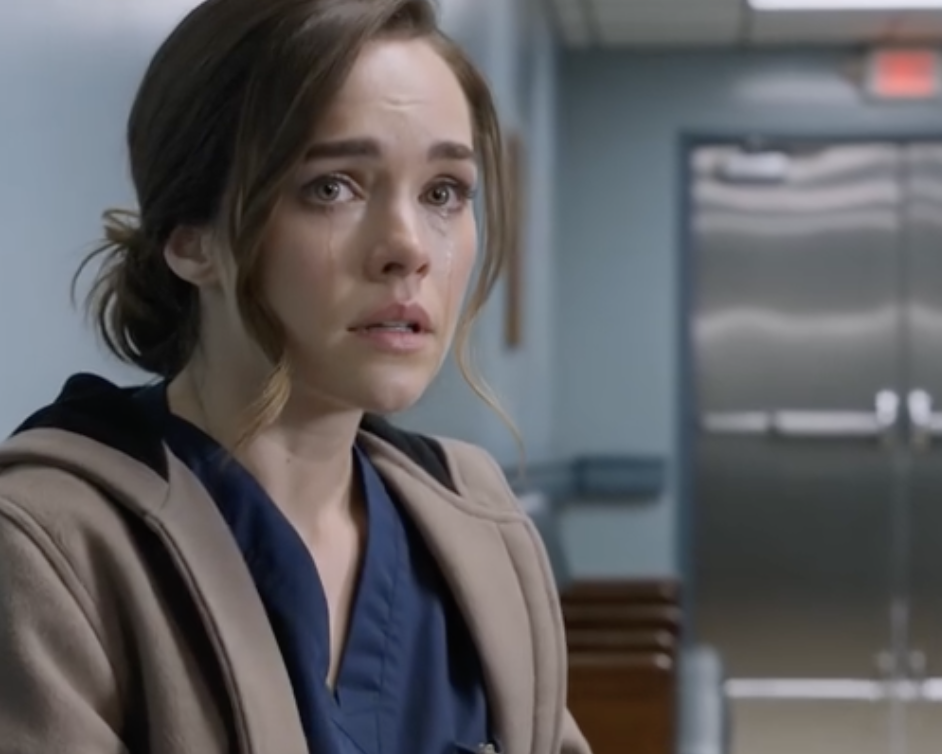 Będąc w siódmym miesiącu ciąży, została zmuszona przez męża do pójścia na śnieg, gdyż chciał ją zrujnować. Jednak gdy kochanka, ukryta kamera i majątek obróciły się przeciwko niemu, kobieta, którą upokorzył, stała się tą, która zniszczyła wszystko, co zbudował.