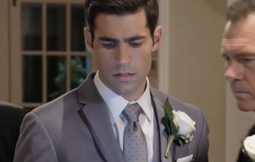 „Nie ma go na liście” – powiedział mój brat o weselu w domu, który mu kupiłam, i o milczeniu mojego ojca. „Nic mu nie będzie. Zawsze będziesz moją ostatnią chwilą” – bo żadne z nich nie wiedziało, że na dachu ponad 200 gości wciąż widnieje moje nazwisko, ani co się wydarzy. Telefon od panny młodej przed pierwszym tańcem dobiegł końca.