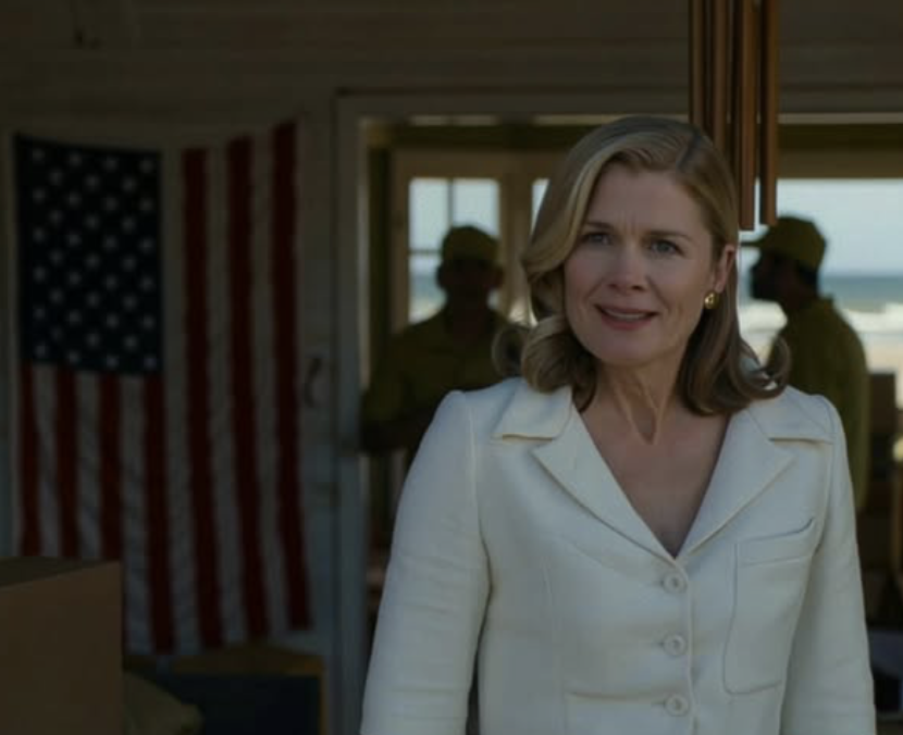 Moja siostra bezczelnie przeprowadziła męża i dzieci do domu nad morzem, który zostawił mi dziadek, organizując wszystko tak, jakby wszystkie dokumenty zostały już przeniesione, a nawet zachęcając dzieci, by nazwały go swoim „nowym domem” — zadzwoniłem na policję tego popołudnia, ale dopiero gdy stanąłem w salonie i zobaczyłem, co przygotowali, zdałem sobie sprawę, że nie był to lekkomyślny akt uzurpacji motywowany chciwością, ale pierwszy krok w o wiele większym spisku.