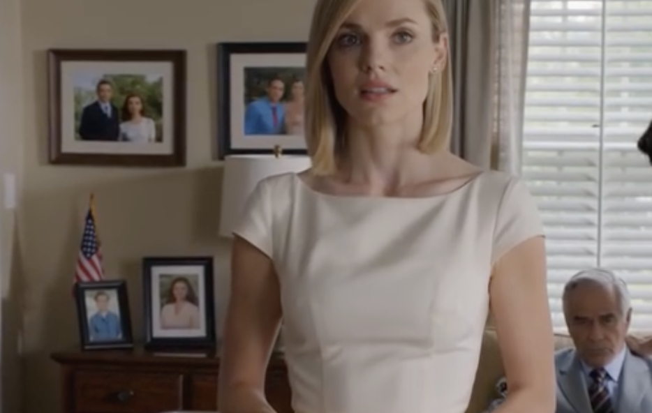 Przez dziewięć lat wysyłałam rodzicom 4200 dolarów miesięcznie, aż pewnego dnia obudziłam się po wypadku samochodowym i odkryłam, że moje nowonarodzone dziecko zostało porzucone samo na oddziale intensywnej terapii noworodków, podczas gdy moja matka siedziała w kasynie. W pierwsze urodziny mojej córki kłamstwo, które zbudowała, w końcu zaczęło się walić na oczach wszystkich.