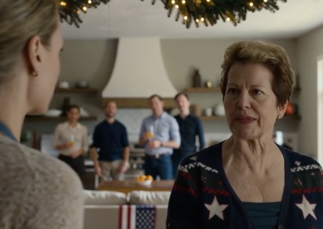 Tuż przed świętami Bożego Narodzenia mama uśmiechnęła się krzywo: „Przyjeżdżają znajomi twojej siostry, tylko 25 osób, ty zajmiesz się gotowaniem, sprzątaniem i organizacją przyjęć”. Uśmiechnęłam się tylko i zarezerwowałam lot do Miami na ten wieczór; a kiedy drzwi otworzyły się i zobaczyłam pustą kuchnię, to nie to sprawiło, że cała rodzina zamarła.