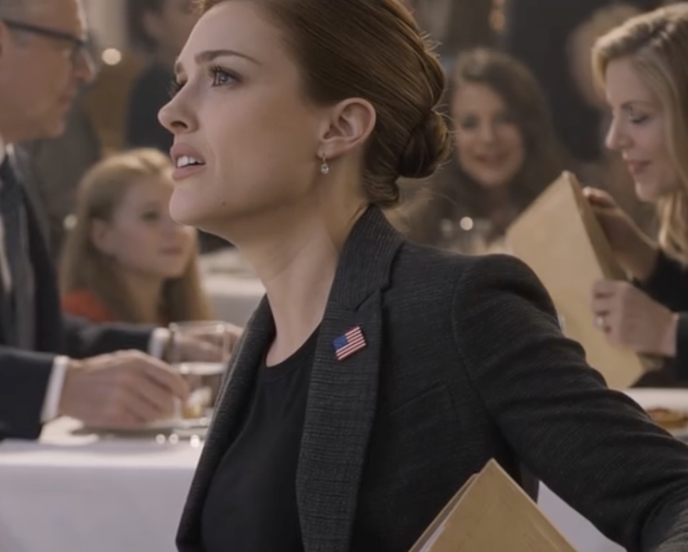 Przez 12 lat od podstaw budowałem biznes wart 5,2 miliona dolarów… aż nagle moja mama przesunęła teczkę po stole i dała ją mojej siostrze jako prezent urodzinowy, a mój tata dodał: „Będziesz pracować pod jej kierownictwem”. Ja tylko się roześmiałem, skinąłem głową, wstałem i wyszedłem… a potem zawołali mnie zupełnie innym tonem.