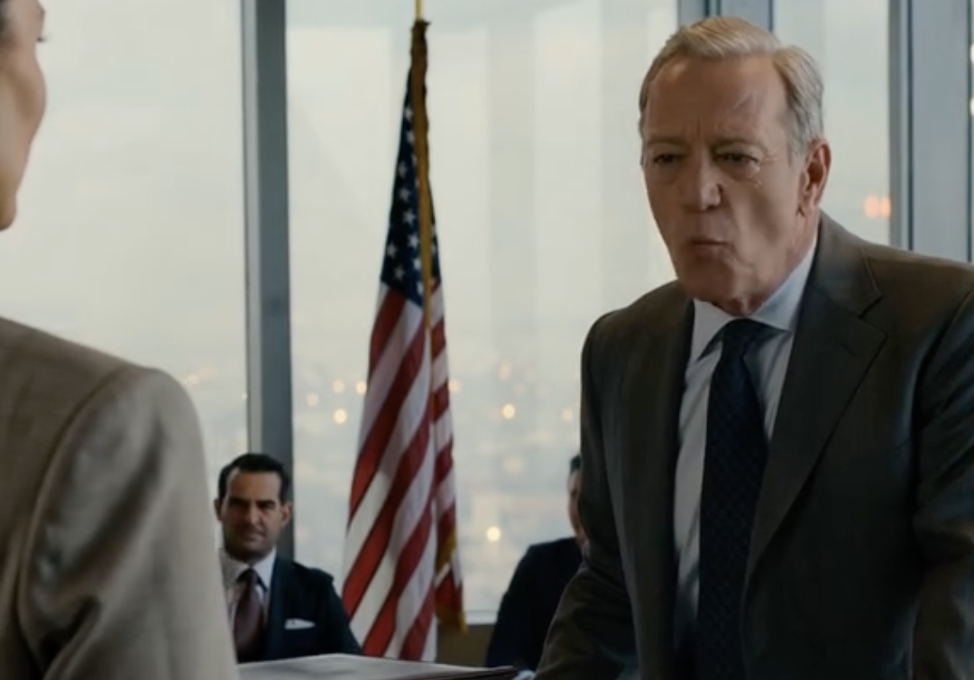 Moja rodzina odrzucała mnie przez lata, aż pewnego ranka weszli do mojej kancelarii prawnej w centrum miasta, jakby całe dwudzieste piętro należało do nich; mój ojciec rzucił nawet stos papierów przed klienta i kazał mi je podpisać, żeby mógł zostać wspólnikiem zarządzającym jeszcze tego samego dnia, albo zadzwonić do właściciela budynku i zamknąć moją kancelarię. Spojrzałem na niego, uśmiechnąłem się i powiedziałem: „Proszę bardzo. Zadzwoń do niego”.