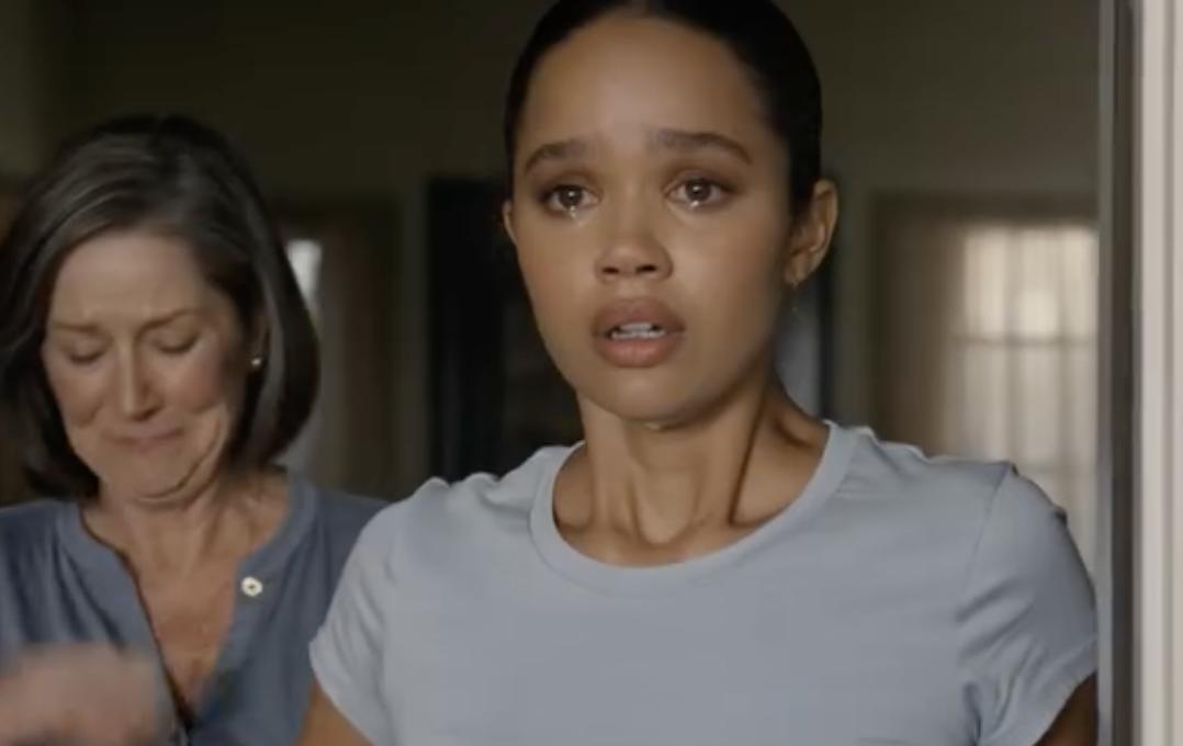 Cztery dni po otrzymaniu pomocy medycznej opatrzyła siedem ran kłutych krwawiącego żołnierza przed barem z taco. O świcie, kuśtykając, dotarła do drzwi wejściowych, zmarznięta – na jej cichej ulicy stało ponad stu marines, mężczyzna, którego uratowała w ośrodku, podczas gdy jej matka patrzyła na nią ze łzami w oczach, a on powiedział: „Stałeś między śmiercią a śmiercią jednego z nas. Dziś staniemy z tobą”.