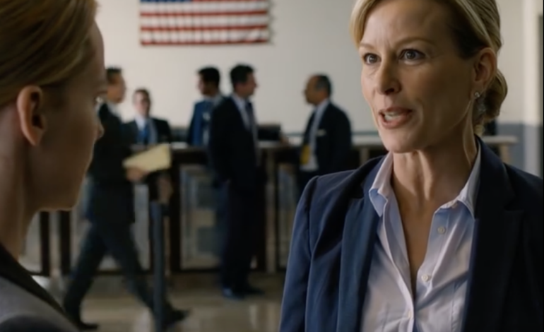 Byłem tylko nieśmiałym stażystą w biurze w Chicago – gdy zobaczyłem głuchego starca ignorowanego przez cały korytarz, przywitałem się z nim za pomocą języka migowego… nie zdając sobie sprawy, że dyrektor generalny cały czas obserwował mnie z antresoli, i właśnie wtedy, gdy myślałem, że zostanę upomniany za rzucenie pracy, prawdziwa tożsamość starca oszołomiła cały budynek.