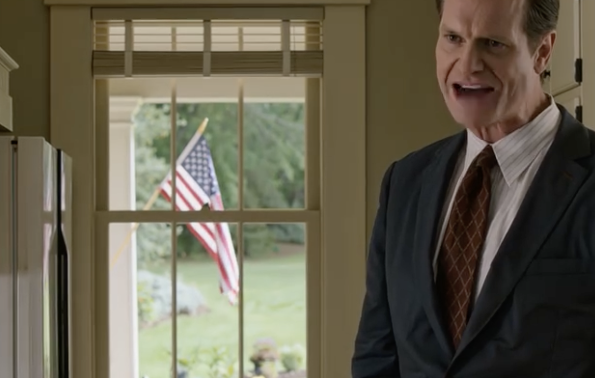 „Jeśli nie chcesz iść do domu opieki, to spakuj swoje rzeczy i natychmiast wynoś się z mojego domu” – powiedział mój syn przez zaciśnięte zęby, patrząc mi prosto w oczy, a ja tylko się uśmiechnęłam, złożyłam ubrania, włożyłam stare zdjęcia do skórzanej walizki, jakbym czekała na ten dzień od dawna, a dokładnie godzinę później, gdy czarna limuzyna podjechała przed dom, uśmiech na jego twarzy zgasł na schodach.”