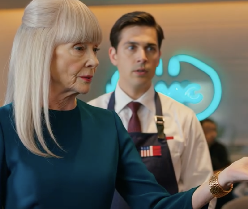 Mój syn powiedział, że odwołali kolację, ale kiedy dotarłem do restauracji, zastałem ich spokojnie delektujących się posiłkiem beze mnie – za znaczną cenę. Nie kłóciłem się ani nie robiłem scen. Zrobiłem im niespodziankę, o której nie wiedzieli. Przestali rozmawiać w chwili, gdy to zrobiłem, ponieważ…