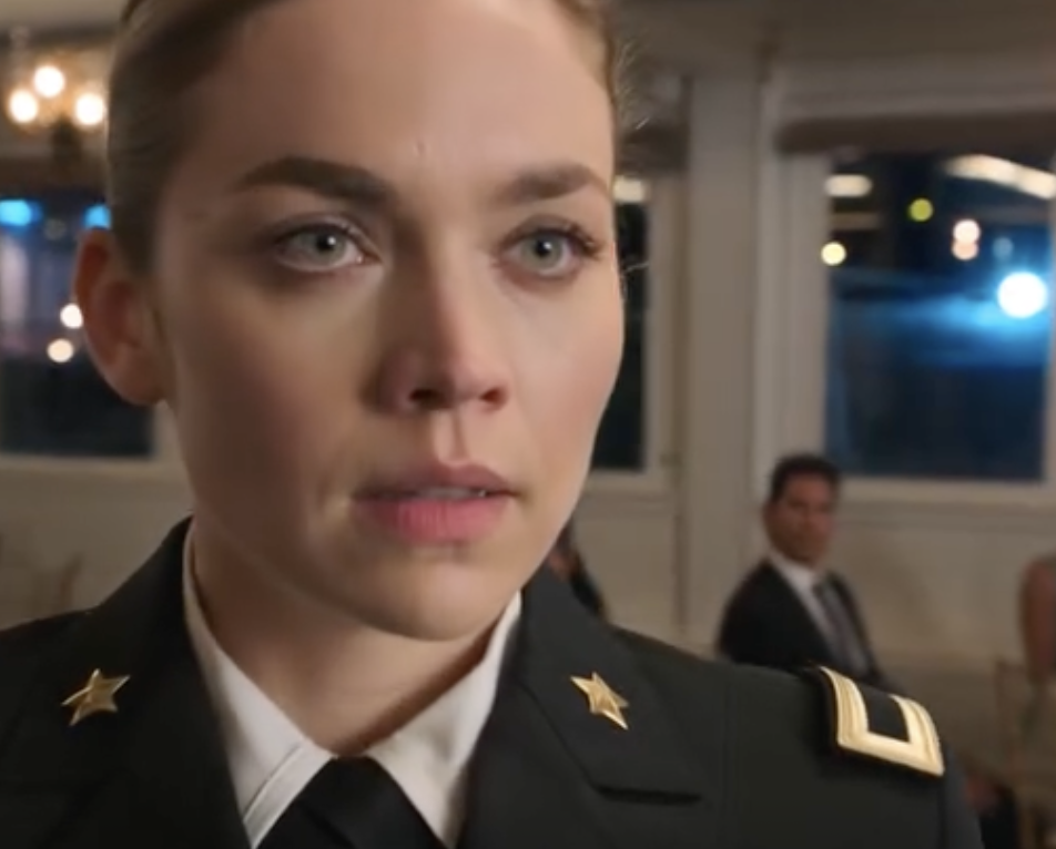 Mój brat próbował wyprosić mnie z kolacji z okazji awansu, ale wtedy wstał pięciogwiazdkowy admirał i powiedział: „Trzymaj się z daleka od mojej żony”. Cała sala ucichła, a uśmiech mojego brata zniknął.