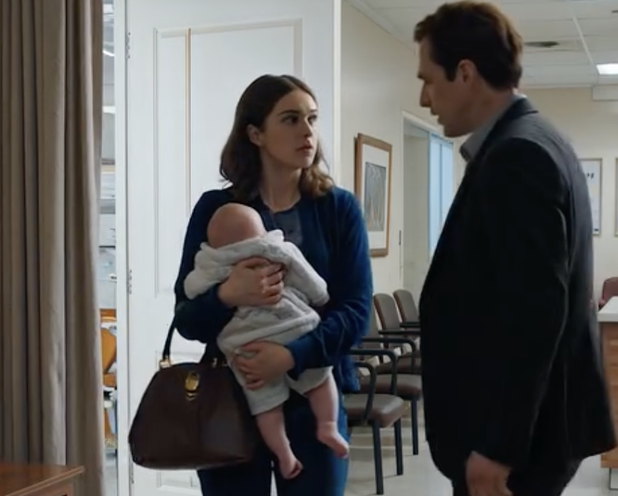 Moja siostra złamała jedyną zasadę, jaką miałam, i prawie założyła moją rodzinę, a potem pojawiła się na kolacji z kieliszkiem wina. Kiedy zapytałam, dlaczego nie przestała, odpowiedziała: „On jeszcze oddycha, prawda?”. To było dziesięć miesięcy temu. Dzisiaj krzyczała moje imię przez pierścień aparatu, błagając mnie, żebym przestała. *BŁAGAŁA MNIE, ŻEBYM PRZESTAŁA.*