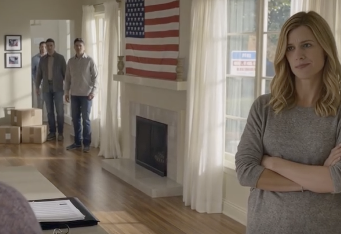 W dniu, w którym przestałam płacić rachunki moim dzieciom, odcięli mi dopływ pieniędzy tak szybko, że aż się przestraszyłam. Przez trzy kolejne miesiące moje urodziny i Święta Dziękczynienia mijały, jakbym zniknęła, a oni po cichu nadal nazywali mój prawie milionowy dom „ta część na pewno będzie ich”. Potem, w sklepie spożywczym, usłyszałam czyjąś uwagę i od tamtej chwili zaczęłam działać, co wytrąciło z równowagi całą rodzinę.